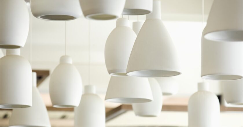 Suspension design : comment choisir l’éclairage parfait pour votre salon ?