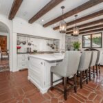 Inspiration pour votre cuisine avec des tomettes anciennes : idées et astuces